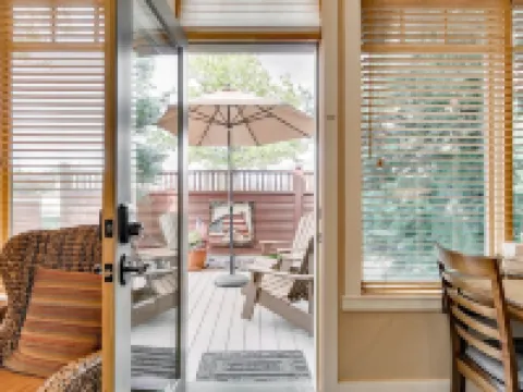 5 Star, 1 Level, Downtown, Quiet, Great View, Walk, Cozy, Pet Friendly, Enjoy! Hotels in Sisters