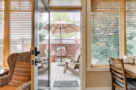 5 Star, 1 Level, Downtown, Quiet, Great View, Walk, Cozy, Pet Friendly, Enjoy!