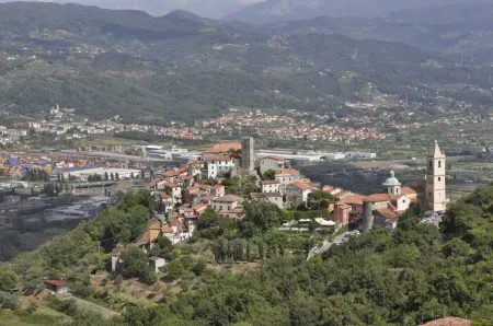 Livia's House - Vezzano Ligure near Cinque 5 terre Отели в г. Vezzano Ligure