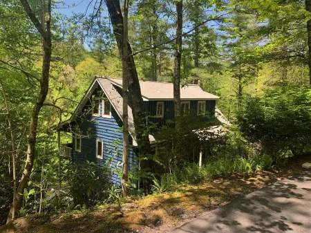 Serene Lakefront Cabin with Dock/Kayaks/Canoe & Fire Pit!!