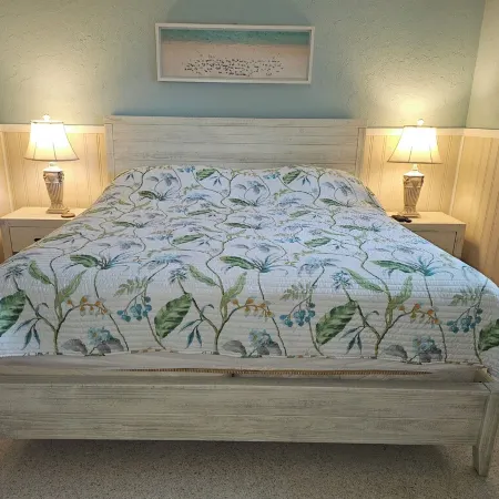 Charming Siesta Key Village Vacation Condo - Unbeatable Location, Free WiFi
