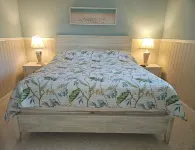 Charming Siesta Key Village Vacation Condo - Unbeatable Location, Free WiFi
