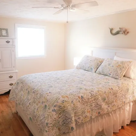 Private access to the beach! Sleeps 9.