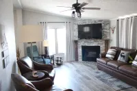 Lake View cottage, secluded, quiet, total remodel, 3 king beds