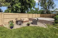 Charming! Remodeled 4-bedrm, 3 bath, less than 1 mile to Notre Dame. Super Clean