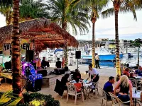 POSHPADZ Villa Kokomo-Lake View Patio- Walk to Jupiter Beach Sleeps 6 주피터 호텔