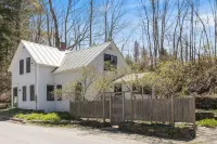 4-minutes to Sugarbush, steps to Warren Village!