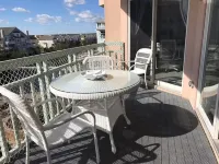 SEAPOINTE VILLAGE - Newly redone Beachfront Getaway! Hotels in der Nähe von Seapointe Village Security