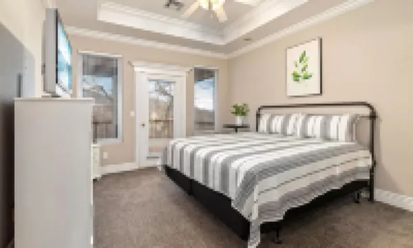 5-Bedrooms on the water! 2 Kitchens, Hot Tub, and Theatre!