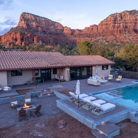 Hiker's Paradise with infinity pool and trail access from backyard