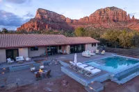 Hiker's Paradise with infinity pool and trail access from backyard - Private Pools