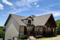 Brand New 8 Bed/8.5 Bath Lodge with Lakeview on Indian Point