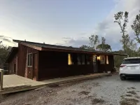 Cozy 2br Bear Den Cabin in Campobello SC, on the upcoming Saluda Grade Trail. グリーンウェイ・トレイル周辺のホテル