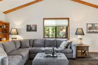 Honey Pine Lodge. Cozy cabin in Lake Arrowhead.  Two dogs welcome. Hotel a Lake Arrowhead