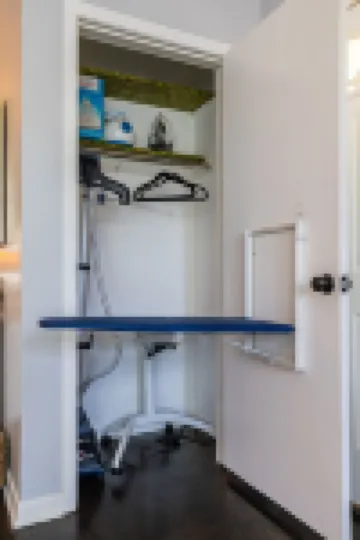 MDRN Kid-Friendly Apt|Charming|Private|Sunny|Fast Wi-Fi| Parking