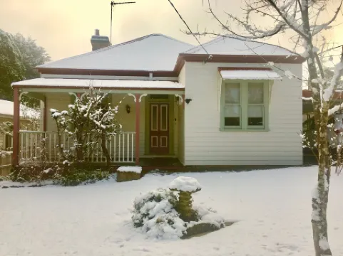 Grevillea Cottage - Family and Group Getaways