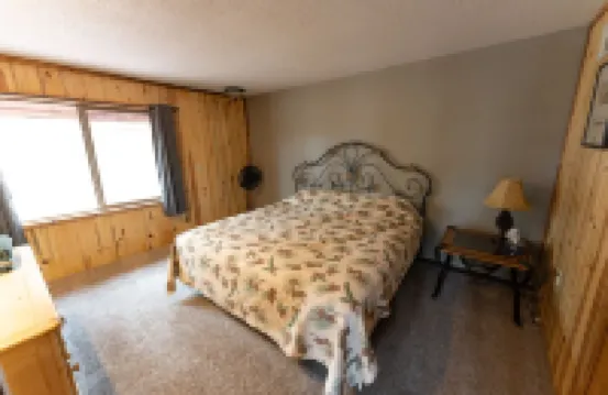 The Meadow Inn - Secluded Central Black Hills Cabin!  WiFi!