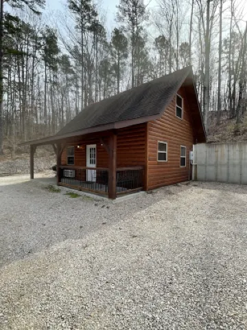 Cozy Cabin on the edge of town only 1/2 mile from Current River !