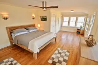 20 Acre Meticulously Renovated and Luxurious Waterfront Estate - One of A Kind! Hotels in 