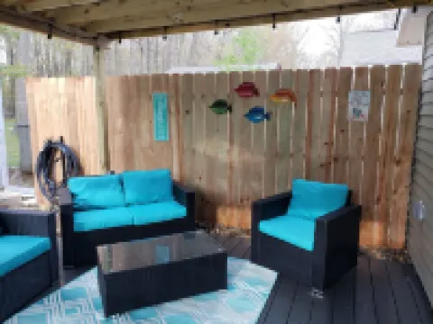 Beautiful newly remodeled cottage - Walk to strip, close to spire