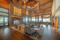 Luxury 7 Br Home / Best Rates! / Hot Tub / Sharc / AC / Wi Fi / Sleeps 20