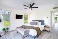 Family Fun on Guadalupe River w/ kayaks, grill and dock! Minutes from Downtown