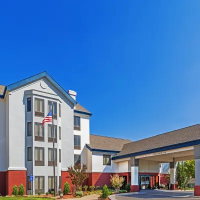 Hampton Inn & Suites Tulsa-Woodland Hills at 71st & Memorial Hotels near LaFortune Park