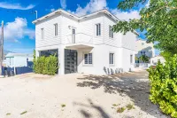 Waterfront, 4Br/3B Home, 5 min from John Pennekamp State Park 키라고 호텔