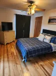 Charming 3+ bdrm 3 bath house in Oshkosh on Sawyer Creek & Fox River near EAA Hotels near Nike Factory Store