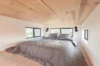 Peaceful Tiny Home on Hilltop with Gorgeous Sunsets & Scenic Views