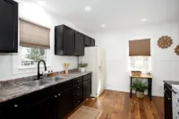 2Br/!BA Downtown Bungalow/No Cleaning Fee/Pets/ Close to Hike Palo Duro Canyon.