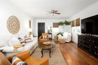 Five Star/ 2Br-1BA / Downtown/ Pet Friendly/ Super Clean/ Hike Palo Duro Canyon - 4-Star