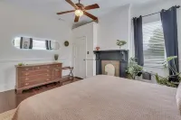Tranquil Haven by Forsyth7 minutes walk to Forsyth Park w/ deck and pool!!