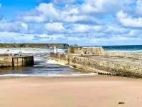 Hill Crest - cliff top cottage with stunning views of the bay.
