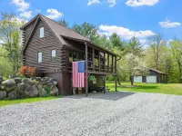 Beautiful Sacandaga Lake Cabin in Adirondacks w/ private lake access Hotels in Day