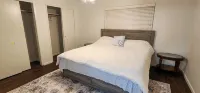 Home with family King bed.  To Visalia 4 min. Away.  Near sequoia tional park