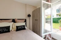 Charmant Refuge Avec Jardin, à 6 Minutes à Pied du Métro Créteil Léchat Hotels in Creteil