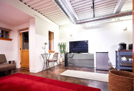 Brick Brownstone Living in the most desired neighborhood in Bend.