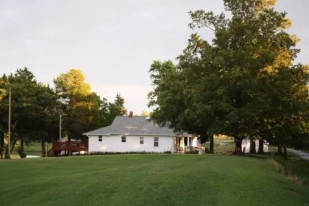 Charming cottage overlooking Lake Acre