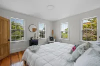 2BR/2.5Bath|KING Suite|Balcony|Reserved Parking! Hotels near Cape Ann