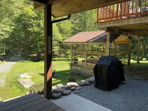 Lake, Swimming Pond on Property, Hot Tub, Fire Pit, Grill and More, Pet Friendly