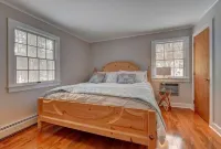 Private Lake Cottage on 3 acres w/350 sq. ft. deck