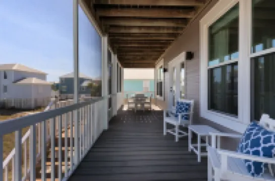 *Beach Cottage* ~4 min walk to beach! Peak-a-Boo Gulf Views!