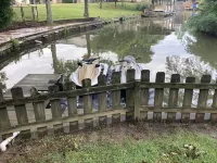 Come and enjoy this 2 bedroom apartment on lake Hamilton ! Sit outside on deck