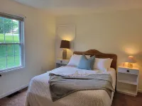 Quirky Midcentury Bungalow close to everything!