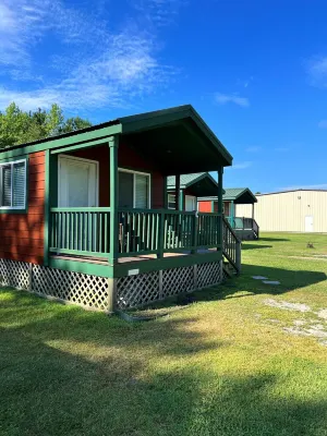 Deluxe Creekside Cabin nearby Blount's Creek! Hotels in Beaufort County