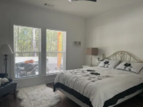 Cottage near Elijah State Park, Savannah Lakes Village, Baker and Hickory Knob.