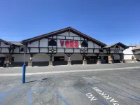 HomeAway from Home-BBQ-RV Parking-Near ConventionCtr-Speedway-Zipline-Sleeps 10