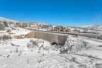 Woodward Luxury - Hot Tub! Trails/Nature from the back patio