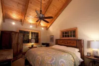 Caspian Cottage - Secluded log cabin on 150 acres